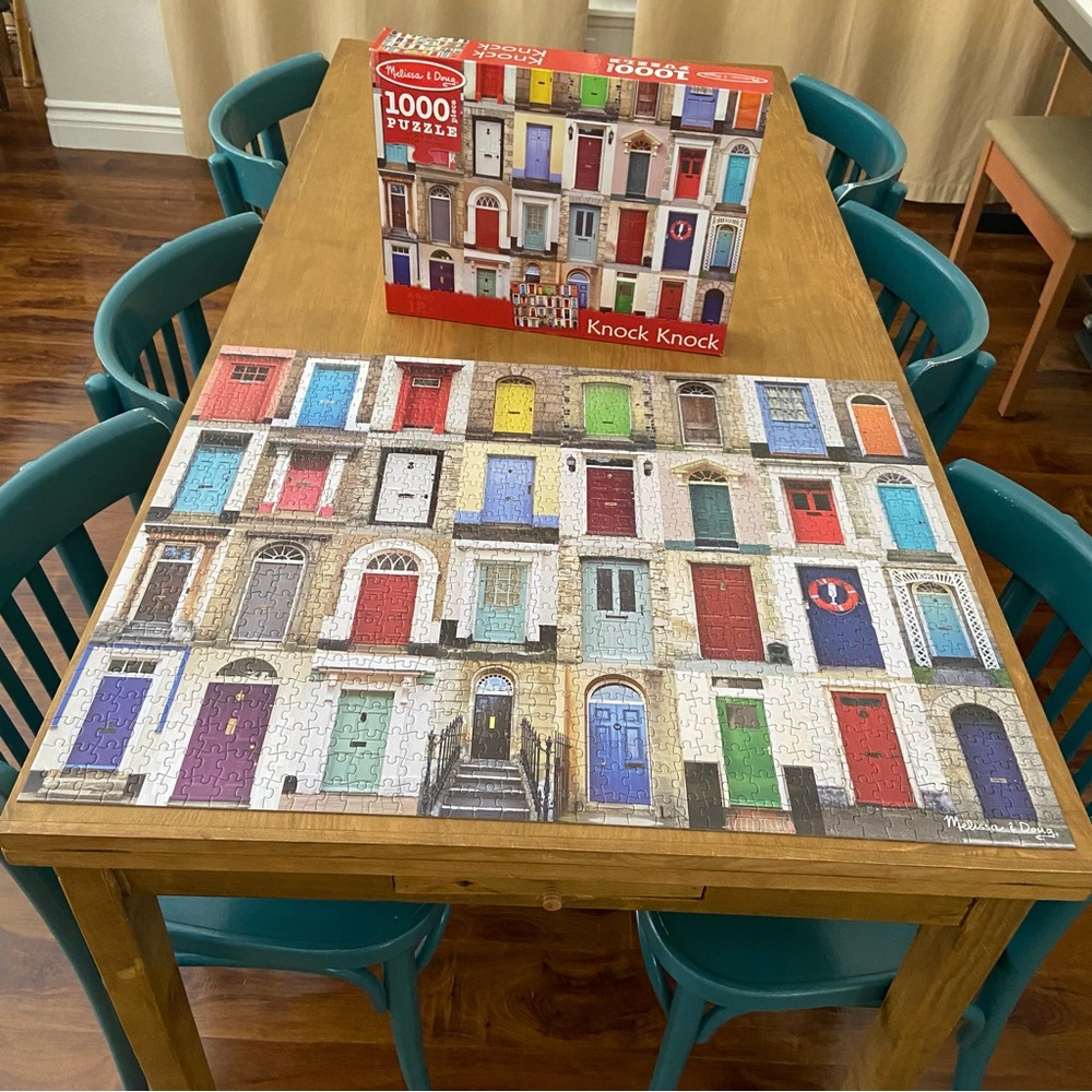 Knock knock puzzle for +12 colorful doors! 🚪 So fun!!! 1000 pieces!